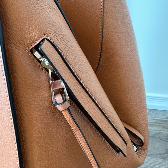 Authentic Loewe Tan Medium Hammock Bag, with card and dust bag - Picture 4 of 15